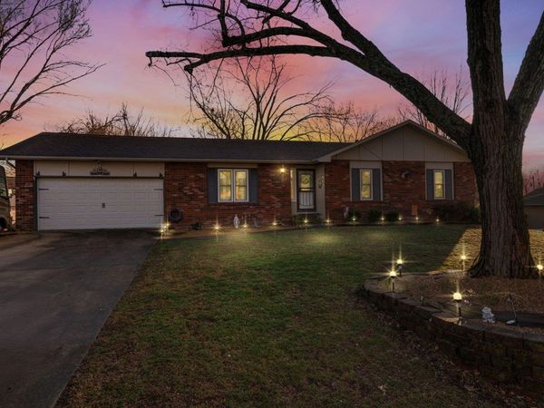 2240 W Alta Street , Springfield, MO 65810