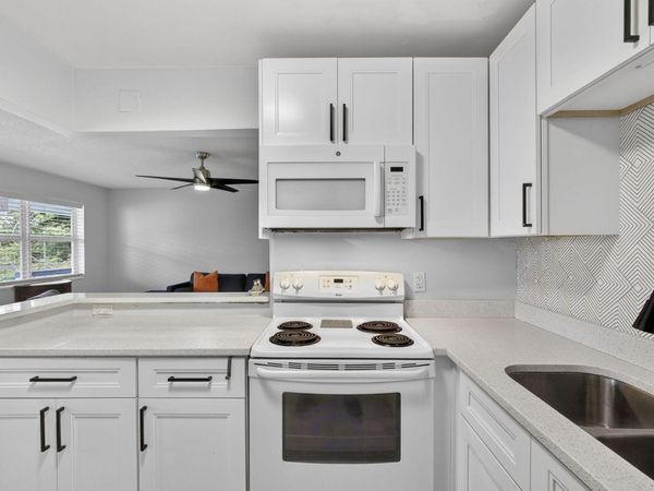 155 Windsor G, West Palm Beach, FL 33417