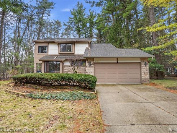 4145 Cumberland Ct, Commerce Twp, MI 48390