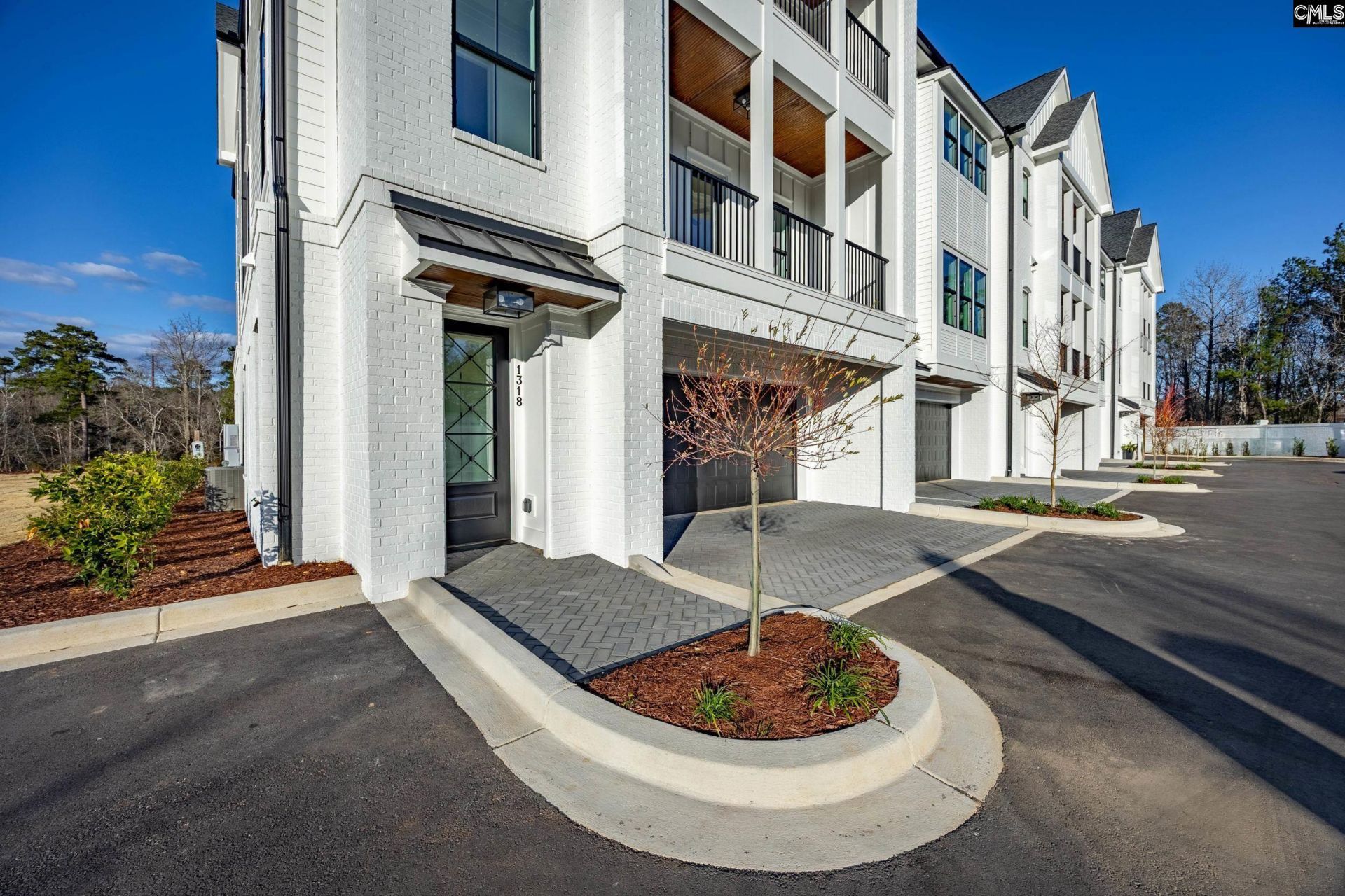 1318 Long Grove Way  Photo 4