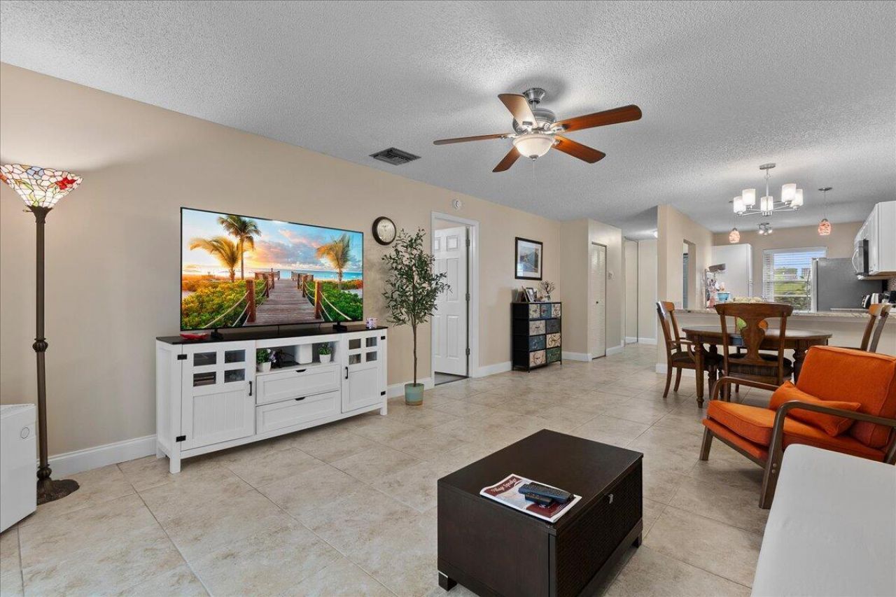 162 Lake Susan Lane, West Palm Beach, FL 33411 Photo