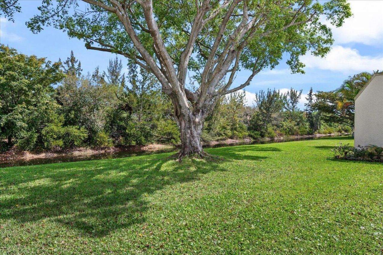 162 Lake Susan Lane, West Palm Beach, FL 33411 Photo