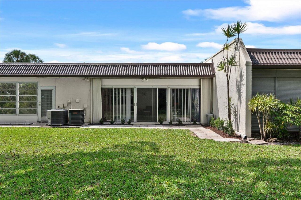 162 Lake Susan Lane, West Palm Beach, FL 33411 Photo