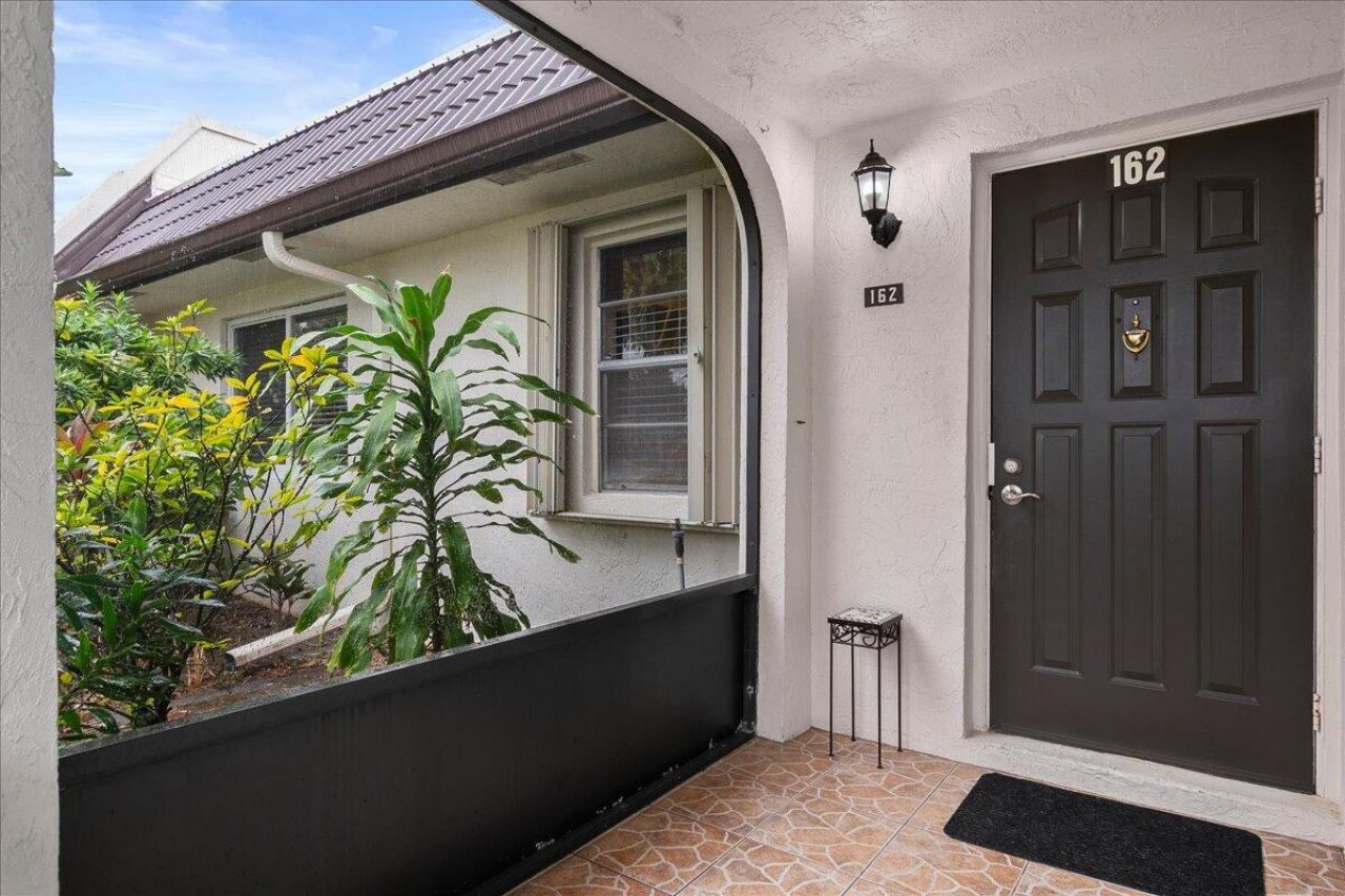 162 Lake Susan Lane, West Palm Beach, FL 33411 Photo