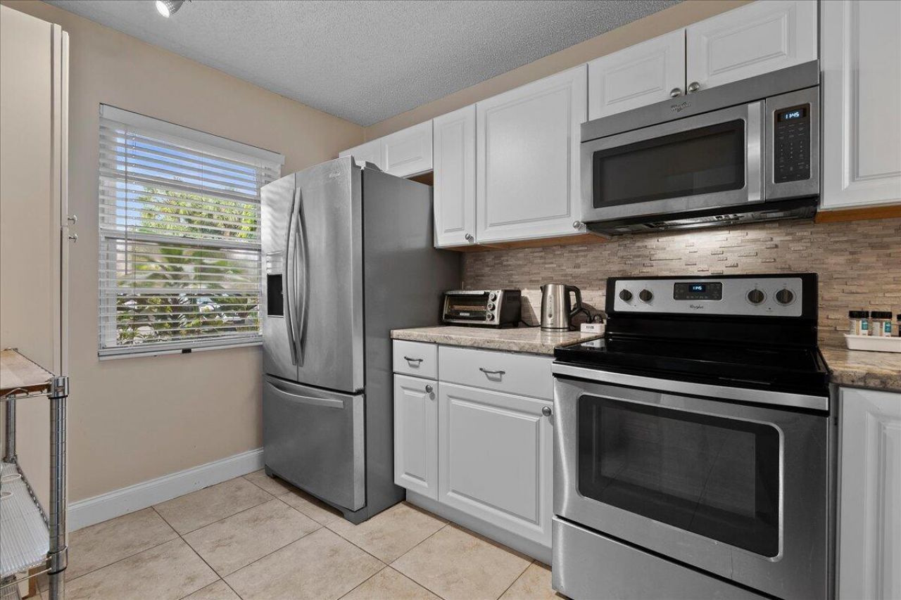 162 Lake Susan Lane, West Palm Beach, FL 33411 Photo