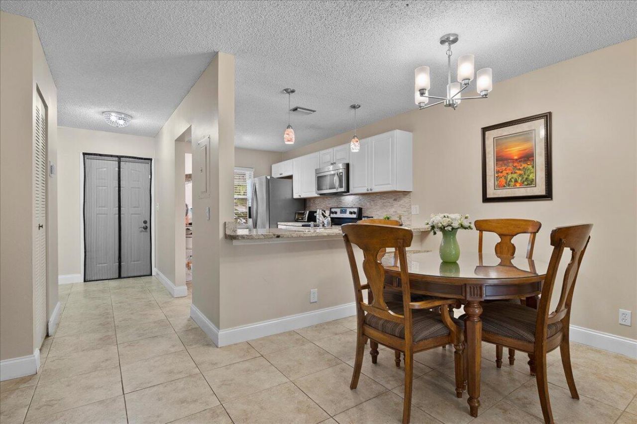 162 Lake Susan Lane, West Palm Beach, FL 33411 Photo