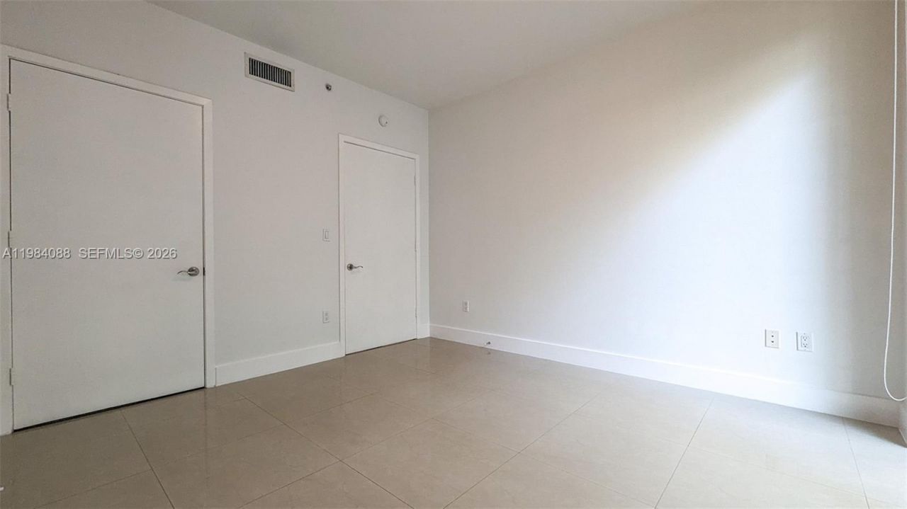 6000 Collins Ave , Unit 111, Miami Beach, FL 33140 Photo