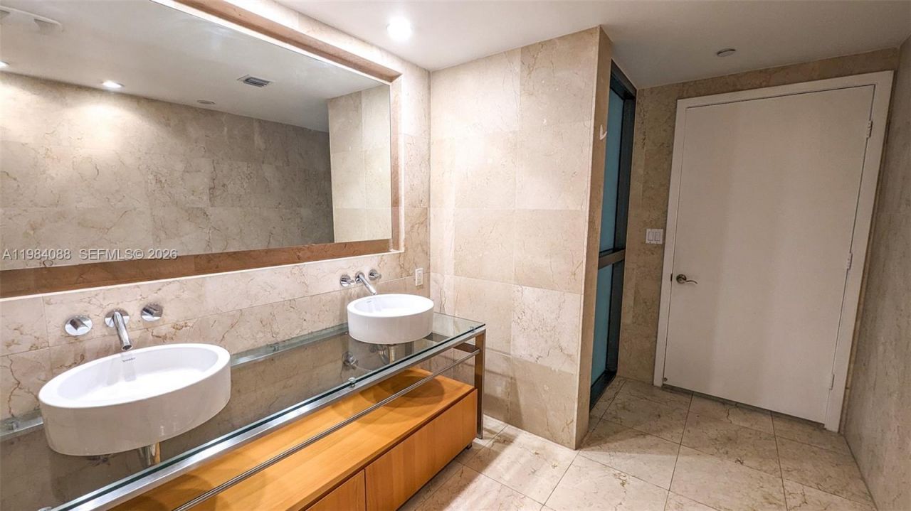 6000 Collins Ave , Unit 111, Miami Beach, FL 33140 Photo