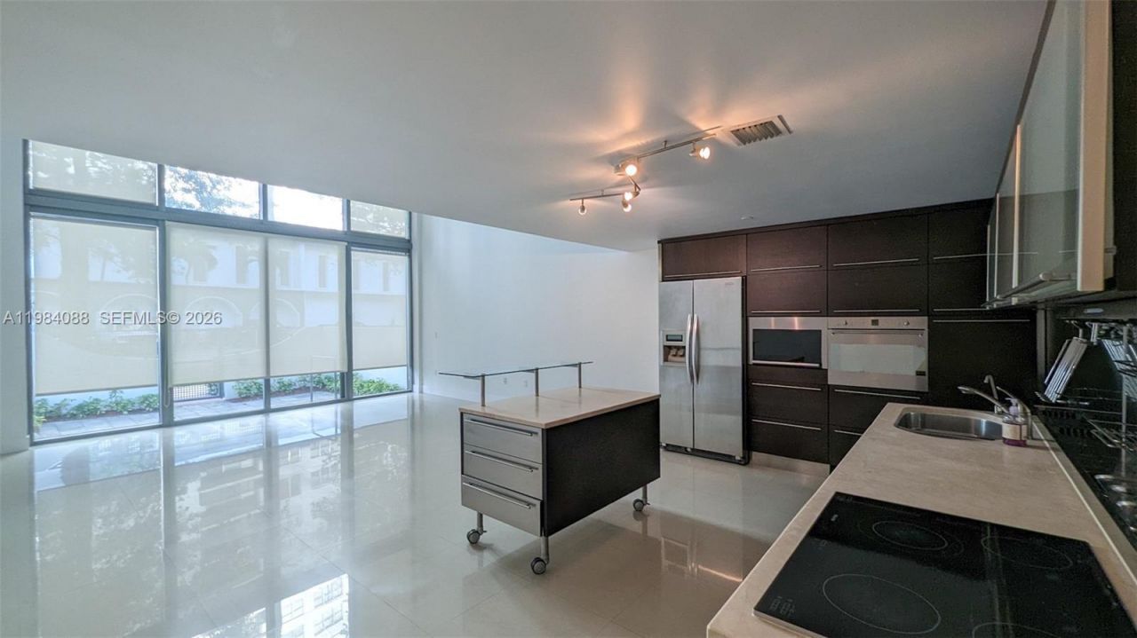 6000 Collins Ave , Unit 111, Miami Beach, FL 33140 Photo