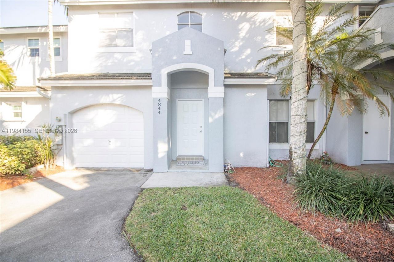 4844 Grapevine Way , Davie, FL 33331 Photo