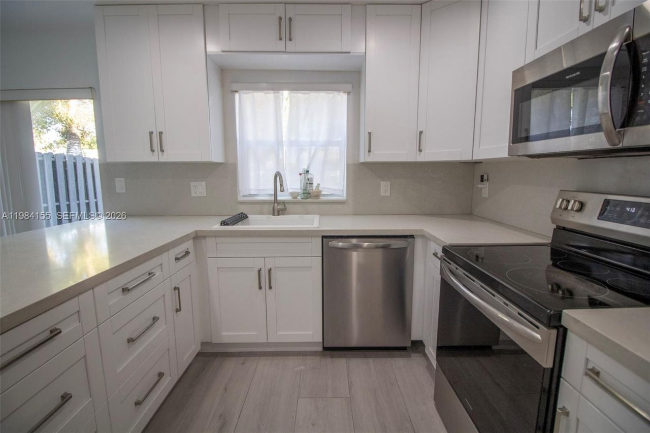 4844 Grapevine Way , Davie, FL 33331 Photo