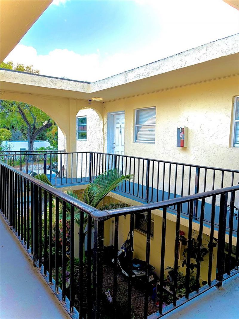 1477 SW 24th Ct, Unit 6, Fort Lauderdale, FL 33311 Photo