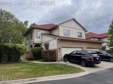 5998 Bella Vista Drive, West Bloomfield Twp, MI 48322