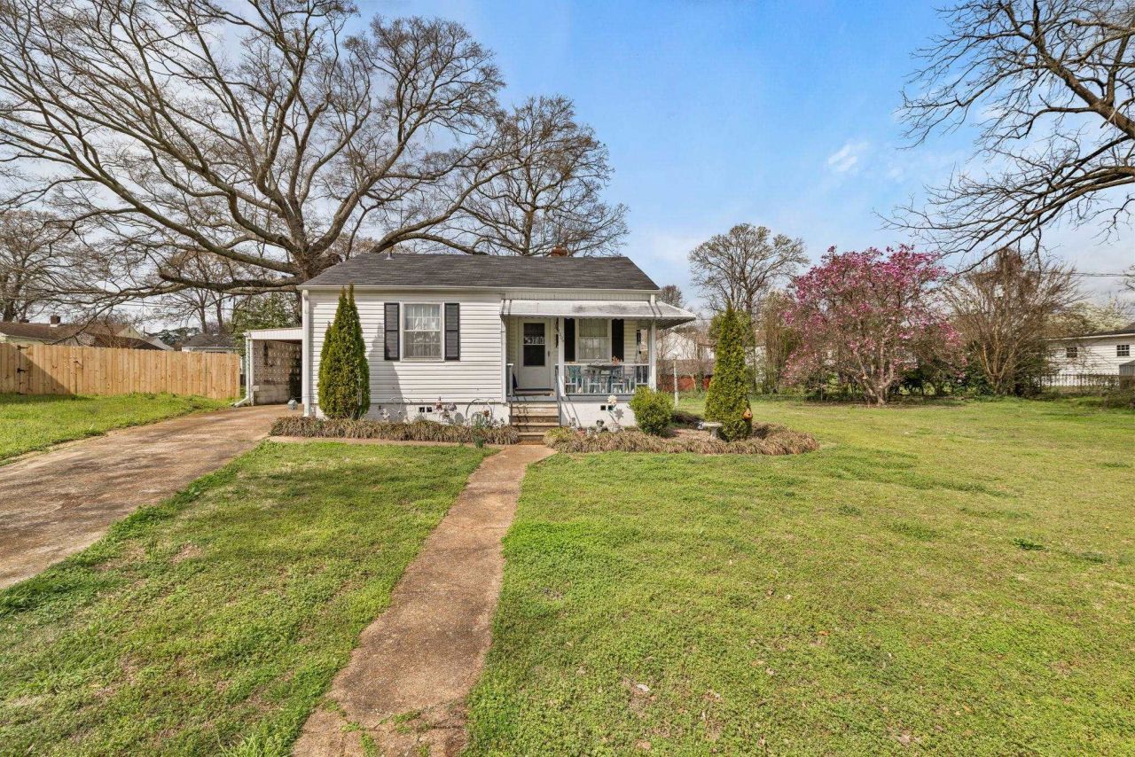 1208 Cedar Cir, Sheffield, AL 00000 Main Photo