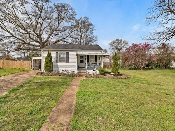 1208 Cedar Cir, Sheffield, AL