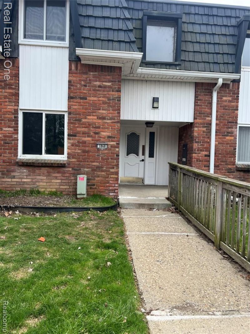 1868 Colonial Village Way, Waterford Township, MI 48328 Main Photo