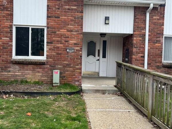1868 Colonial Village Way, Waterford Twp, MI 48328