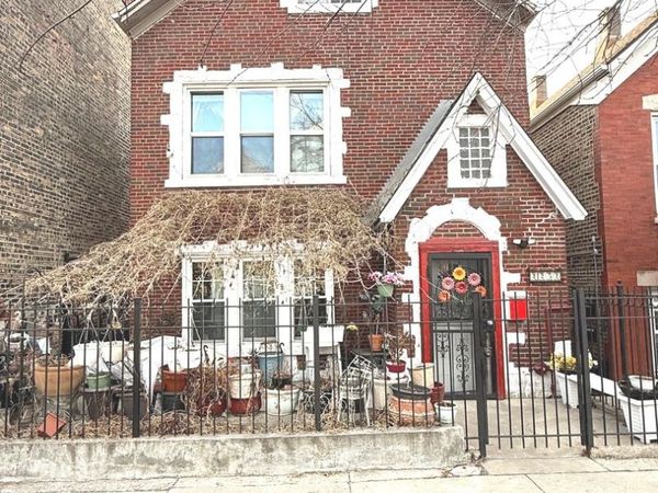 2252 S Sacramento Avenue SW, Chicago, IL 60623