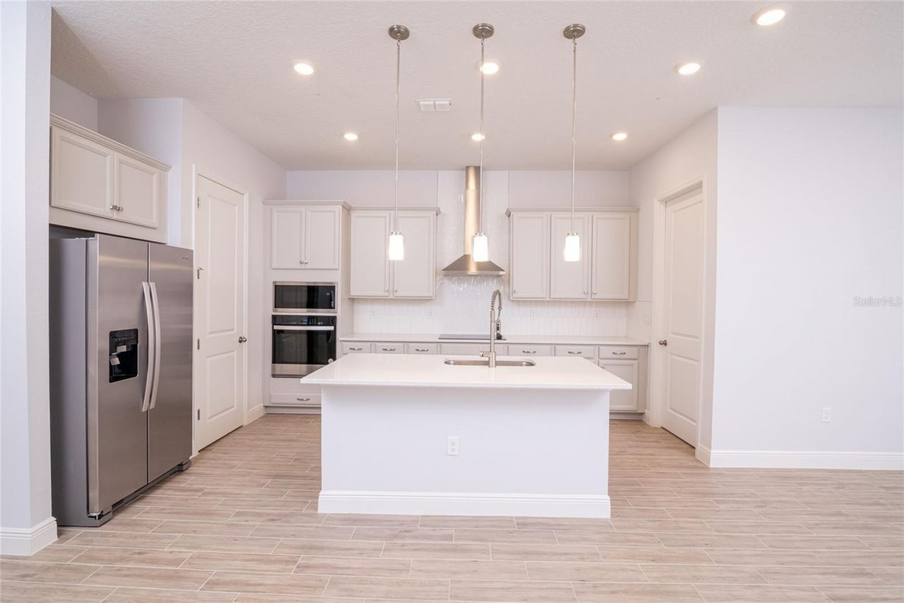 6487 Cyrils Drive , Saint Cloud, FL 34771 Photo