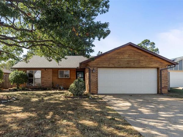 3827 Skyward Circle, Yukon, OK 73099