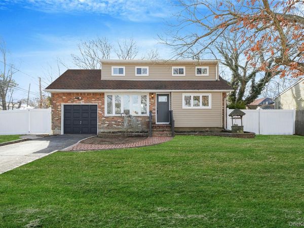 8 Elwood Road , Centereach, NY 11720