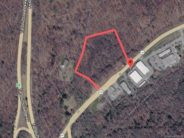 2413 Route 44 , Salt Point, NY 12578