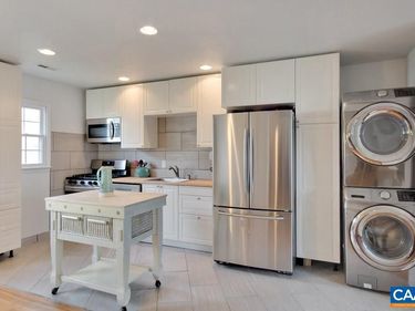 2420 BARRACKS PL, Unit 4, Charlottesville, VA 22901