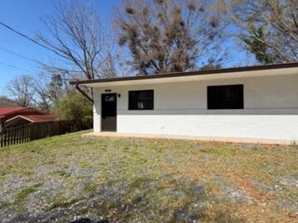 904 8th Avenue SW, Conover, NC 28613