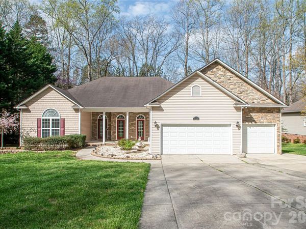 2725 Lakeview Circle, Matthews, NC 28105