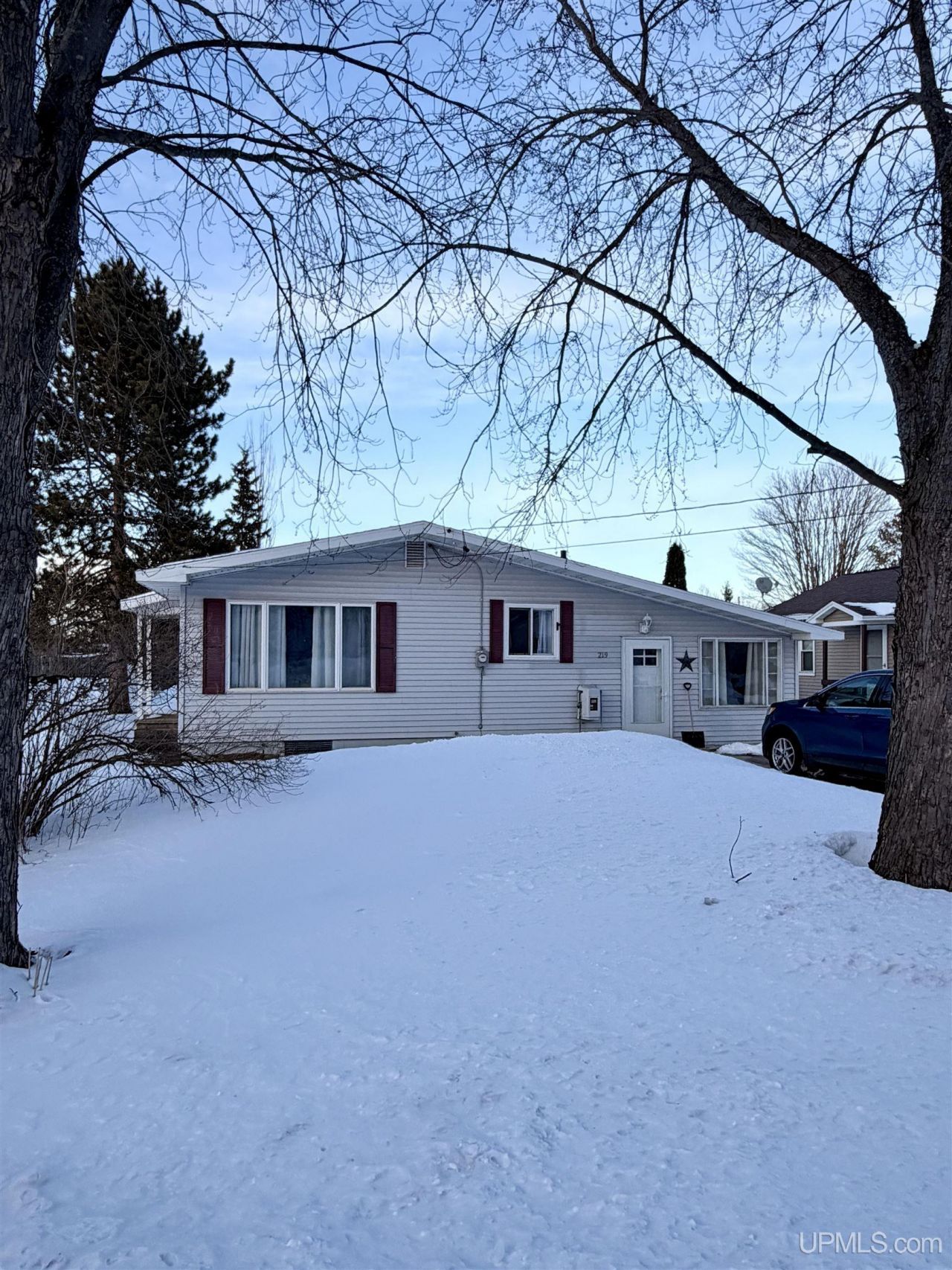 219 W Fairbanks Street, Chocolay Twp, MI 49855 Main Photo