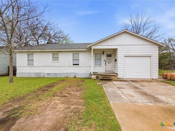 2011 E Crestwood Drive, Victoria, TX 77901