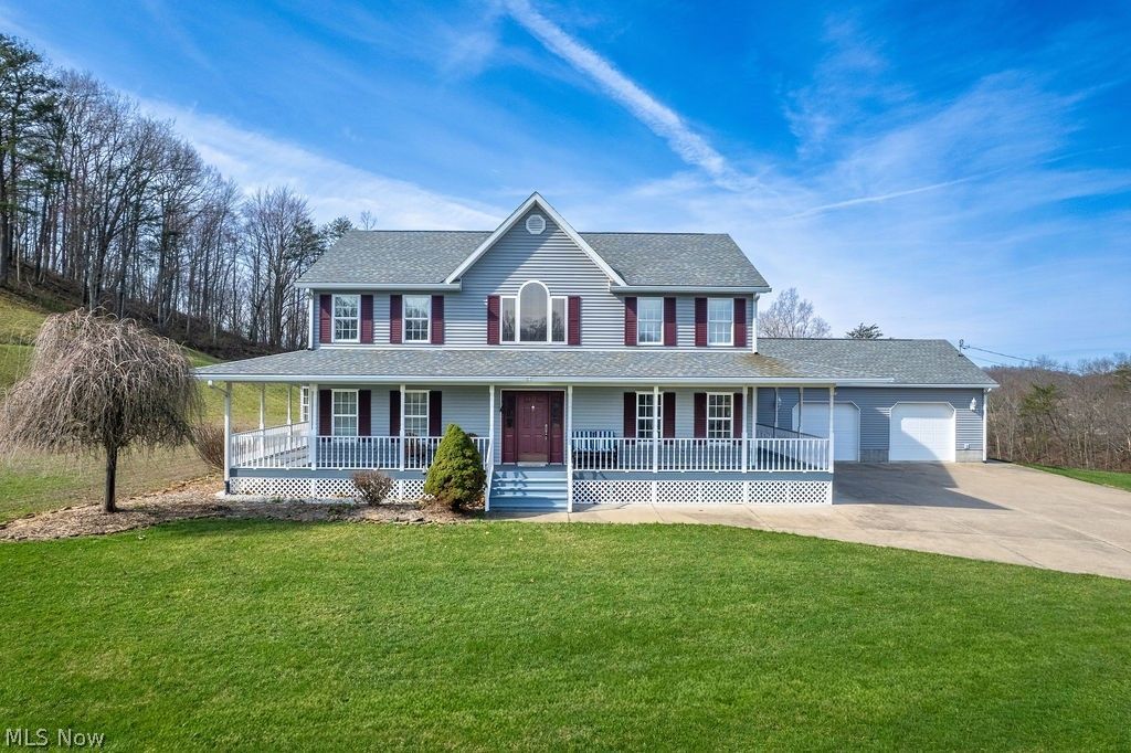 331 Grand C Heights, Mineral Wells, WV 26150 Main Photo