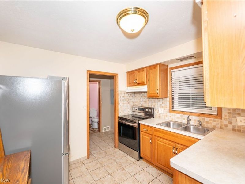 33072 Edward Avenue, Eastlake, OH 44095 Photo 8