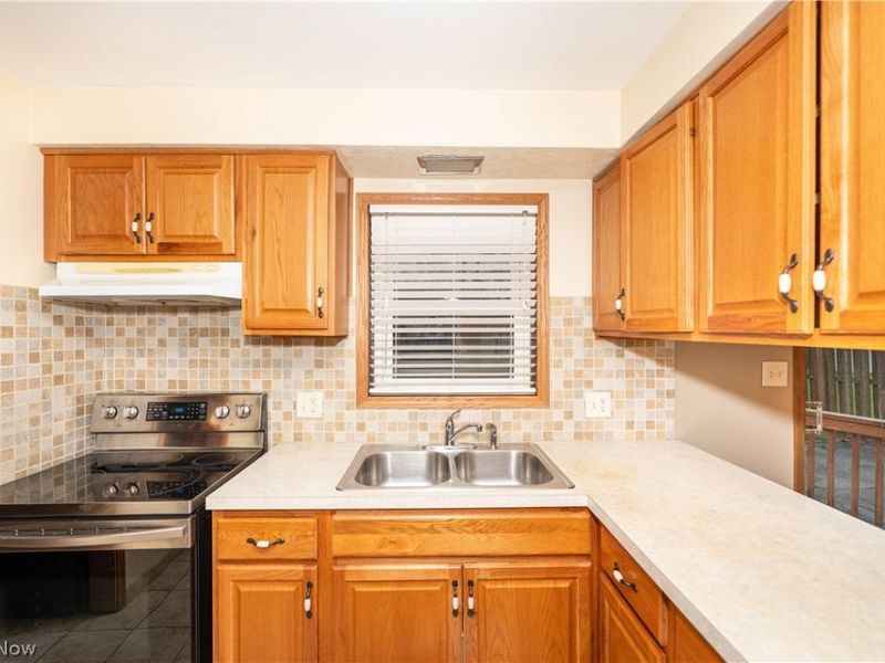 33072 Edward Avenue, Eastlake, OH 44095 Photo 9