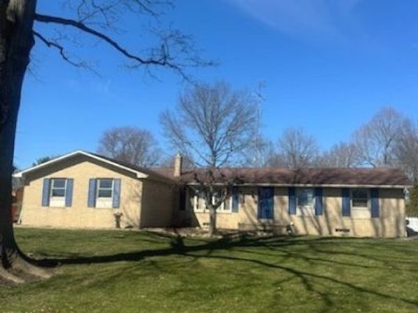 5289 Oakridge Drive NE, Louisville, OH 44641