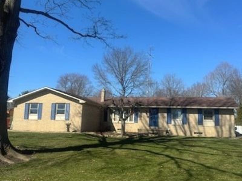 5289 Oakridge Drive NE, Louisville, OH 44641 Photo 1