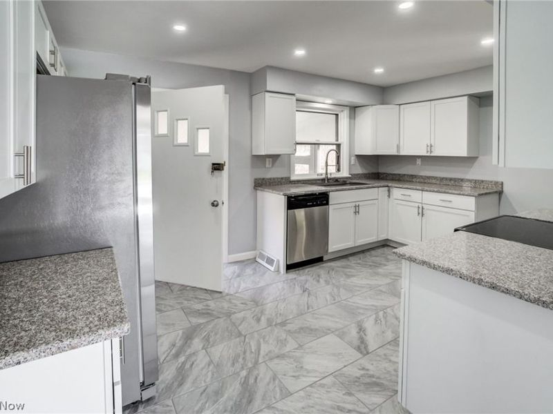 19411 Marvin Road, Warrensville Heights, OH 44128 Photo 12