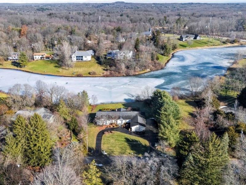 2901 Vesper Drive, Akron, OH 44333 Photo 2