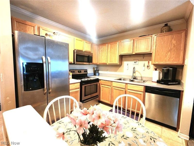 106 Meander Lane, Elyria, OH 44035 Photo 7