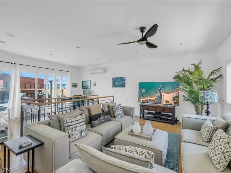 1407 W 10th Street, Cleveland, OH 44113 Photo 29