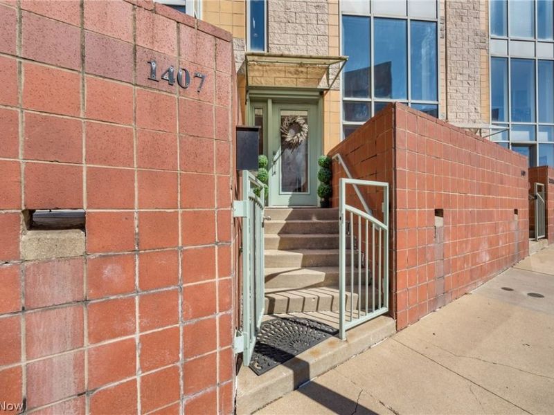 1407 W 10th Street, Cleveland, OH 44113 Photo 3