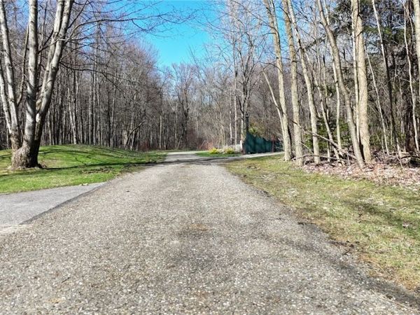 Bell Road, Chagrin Falls, OH 44022