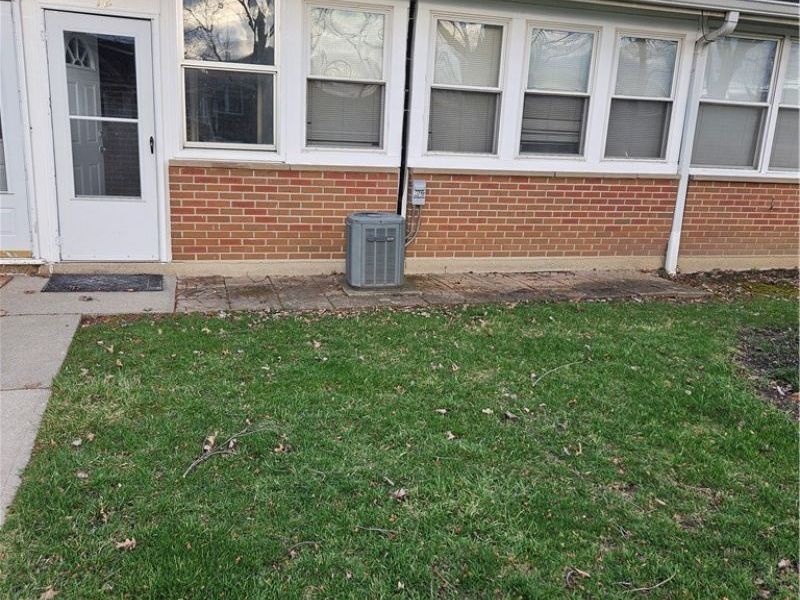 25600 Country Club Boulevard, Unit 12, North Olmsted, OH 44070 Photo 2