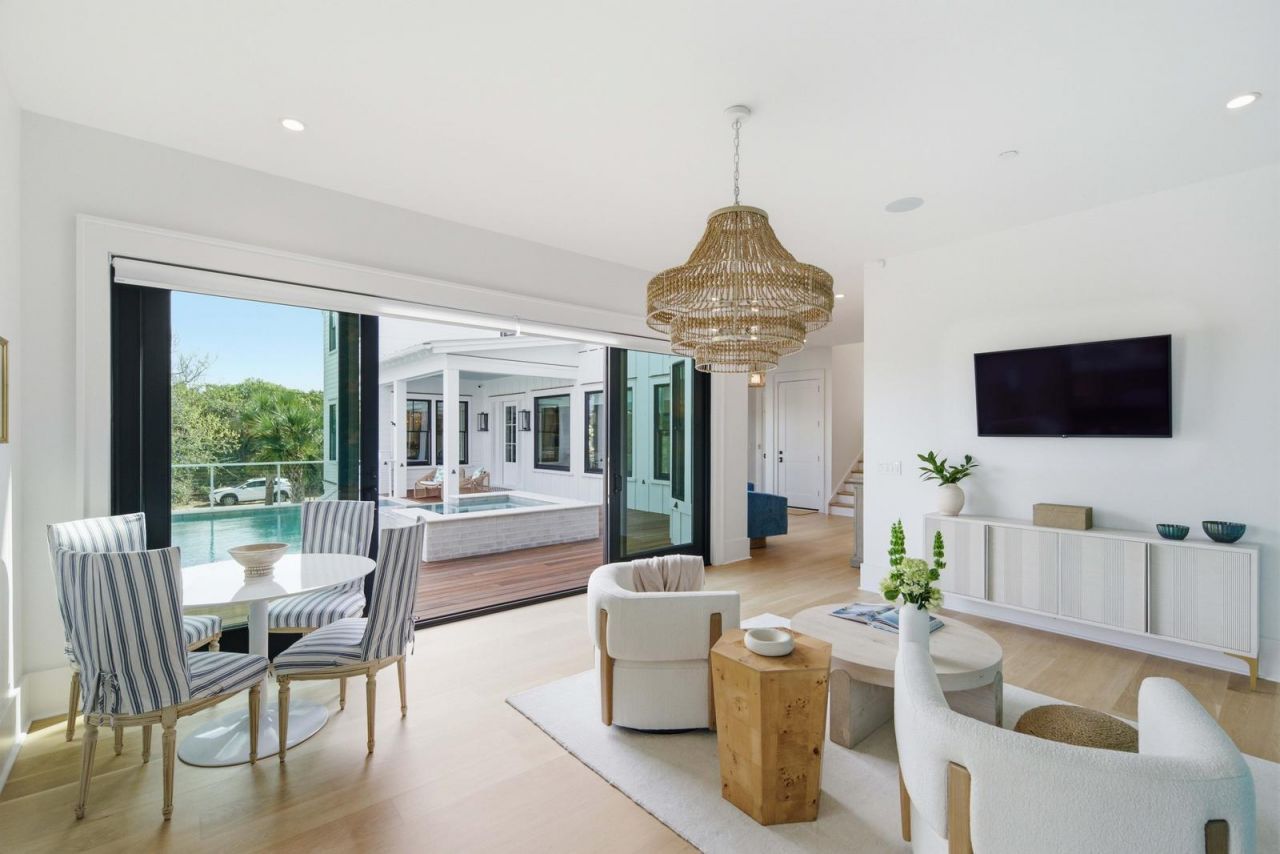 125 Charleston Boulevard Photo 5