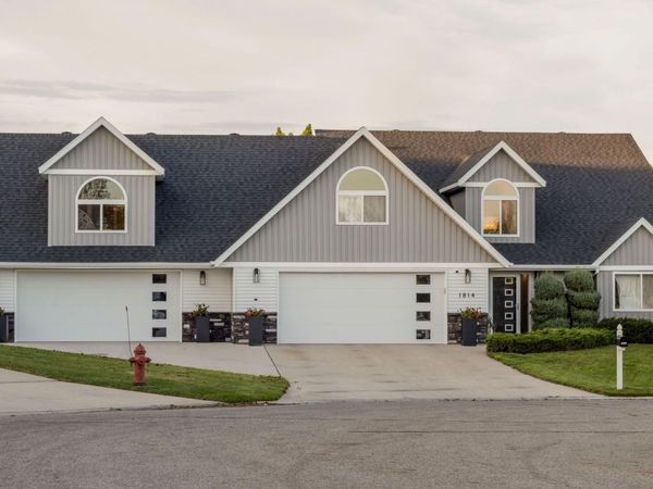 1814 Brentwood Court, West Fargo, ND 58078