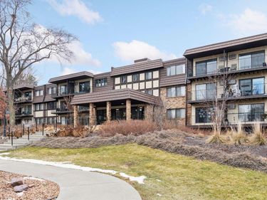 205 Barry Avenue S, Unit 303, Wayzata, MN 55391