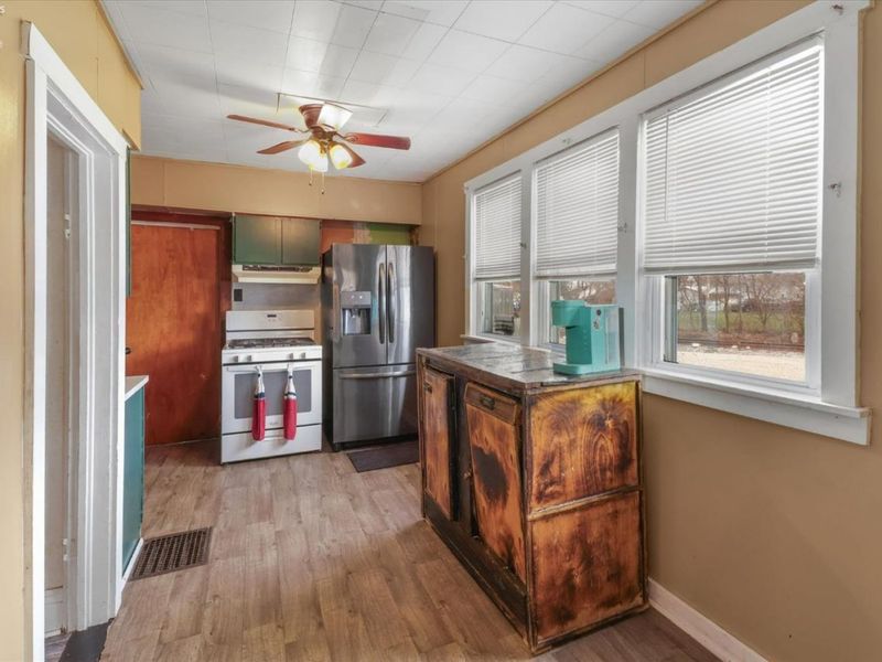 300 W Stevenson Street, Gibsonburg, OH 43431 Photo 8