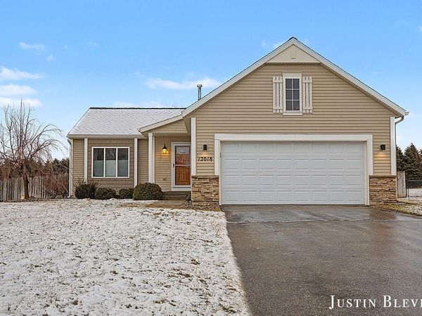 12018 Russell Ridge, Cedar Springs, MI 49319