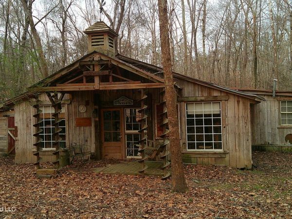 6259 Mississippi 5 , Hickory Flat, MS 38633