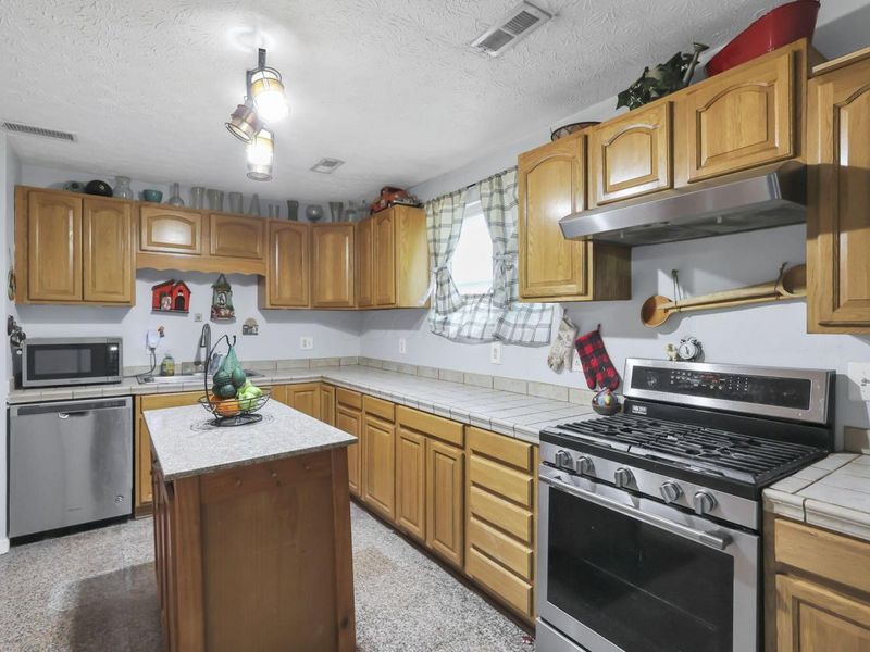 443 Lawrence Avenue , Columbus, OH 43228 Photo 11